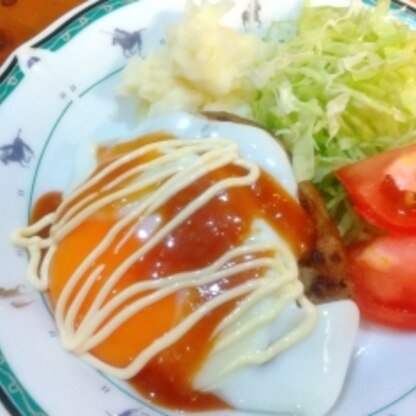 盛り付けてから気づきました(((ご飯忘れてる))) …(;ﾟ∇ﾟ)
崩したくないのでそのまま撮りました。大人のお子さまランチいいですね～♪